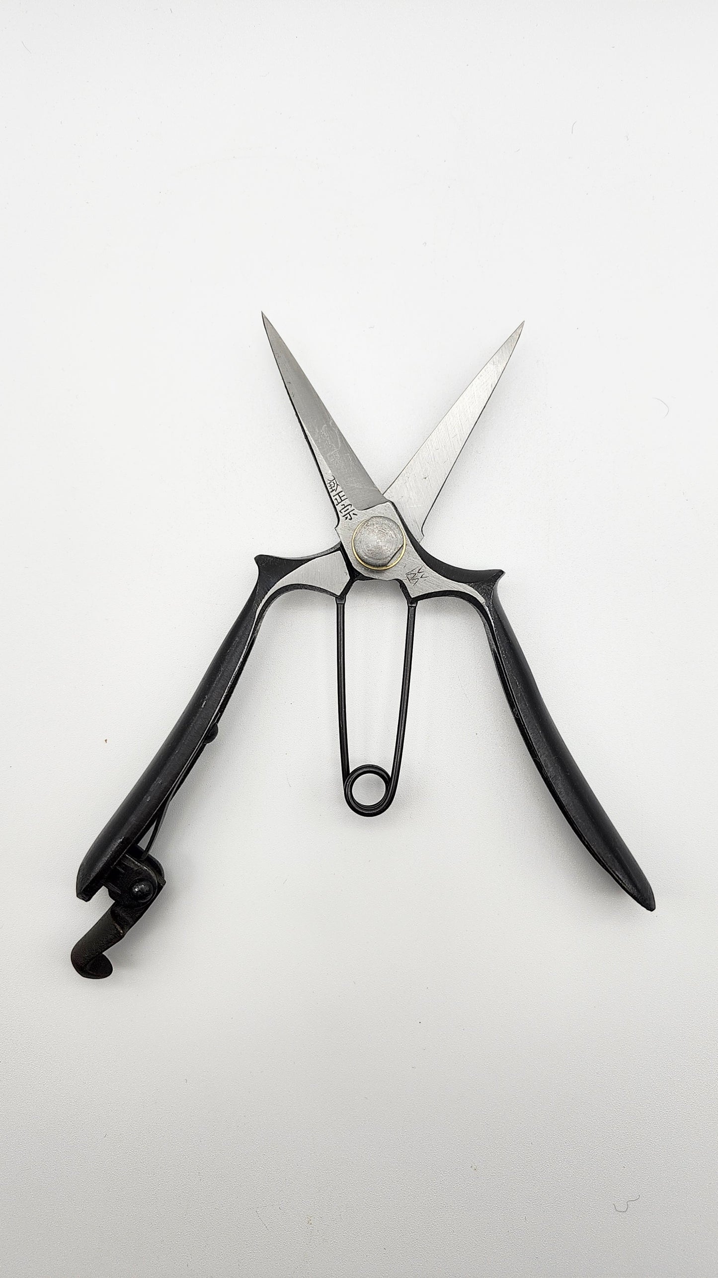 Masamune Japanese hand crafted Double Edged Bud Cutting Scissors 170mm. Secateur / Pruner.