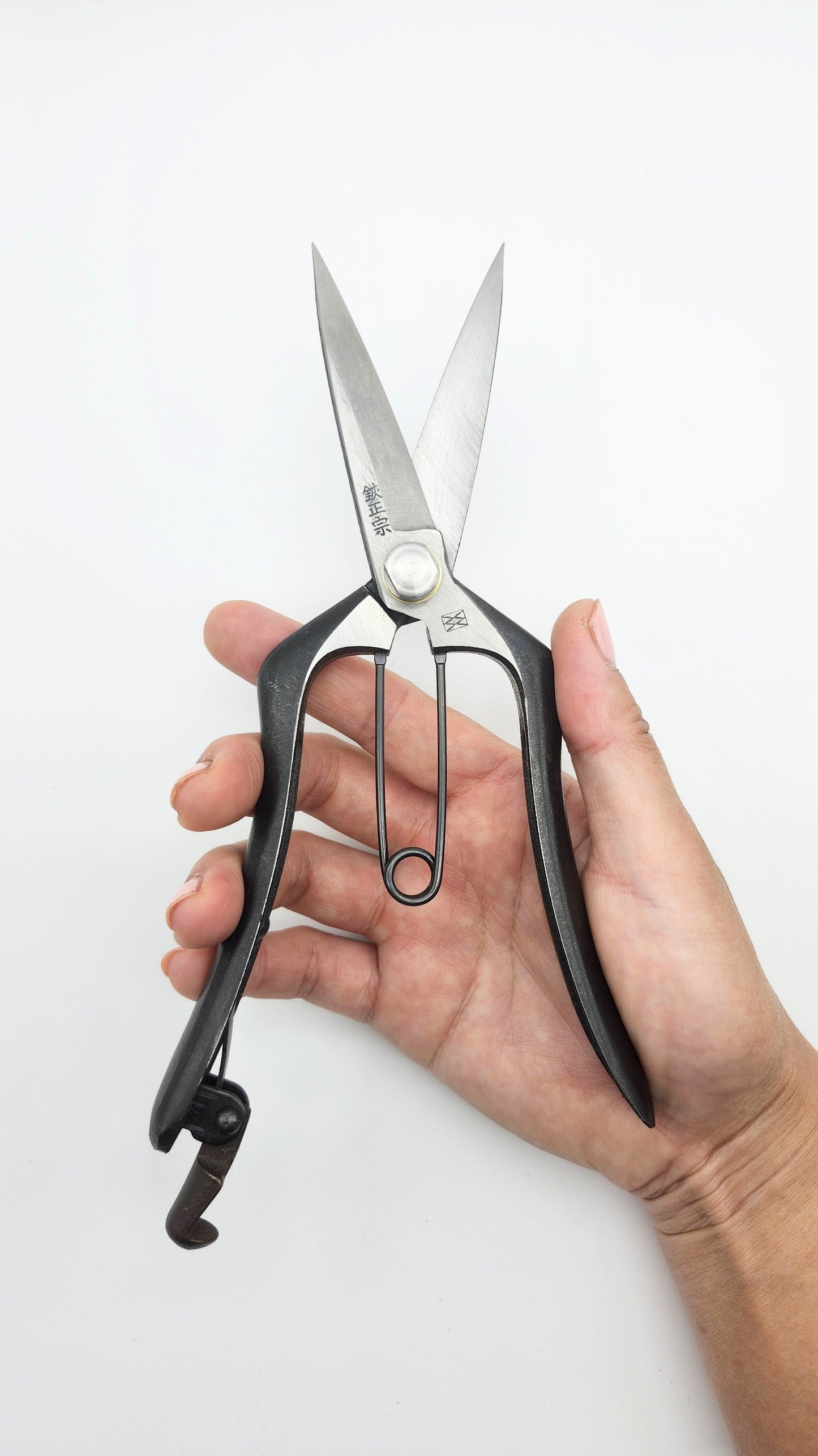 Masamune Japanese hand crafted Double Edged Bud Cutting Scissors 200mm. Secateur / Pruner.
