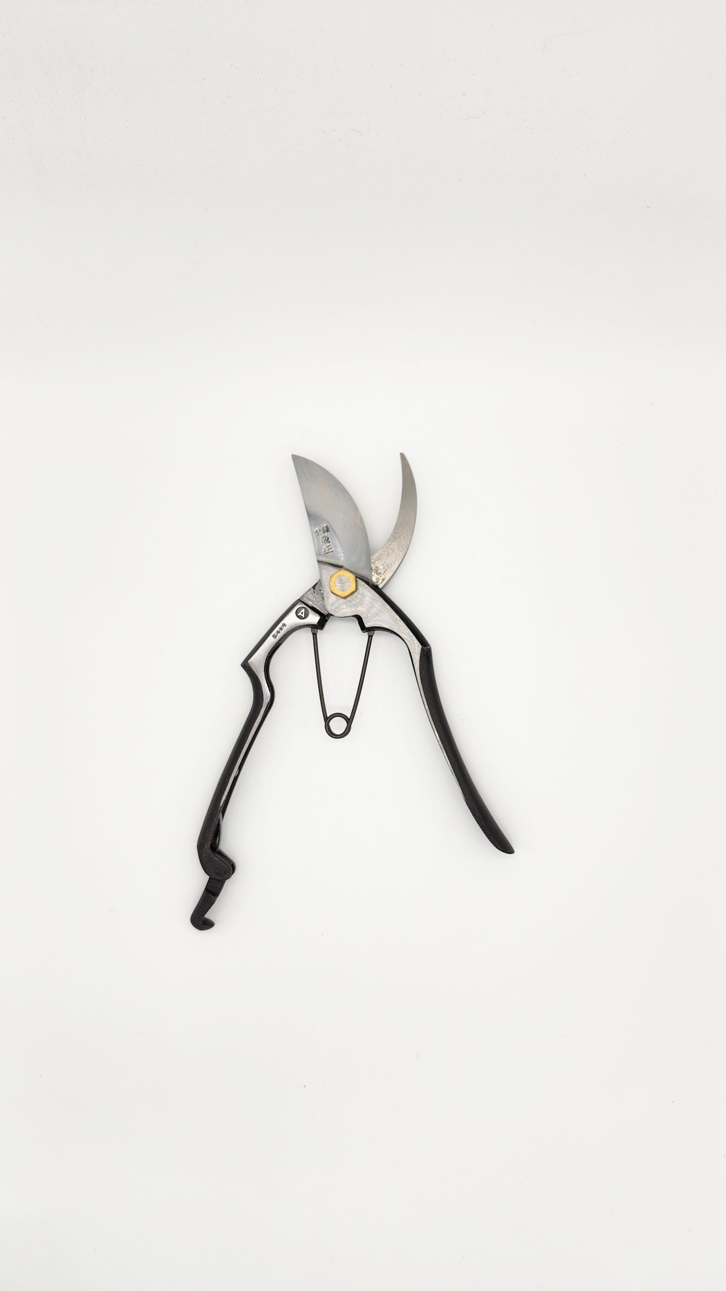 Tobisho Japanese hand crafted Secateur / Pruner.  Blue Paper Steel Type-A 200mm