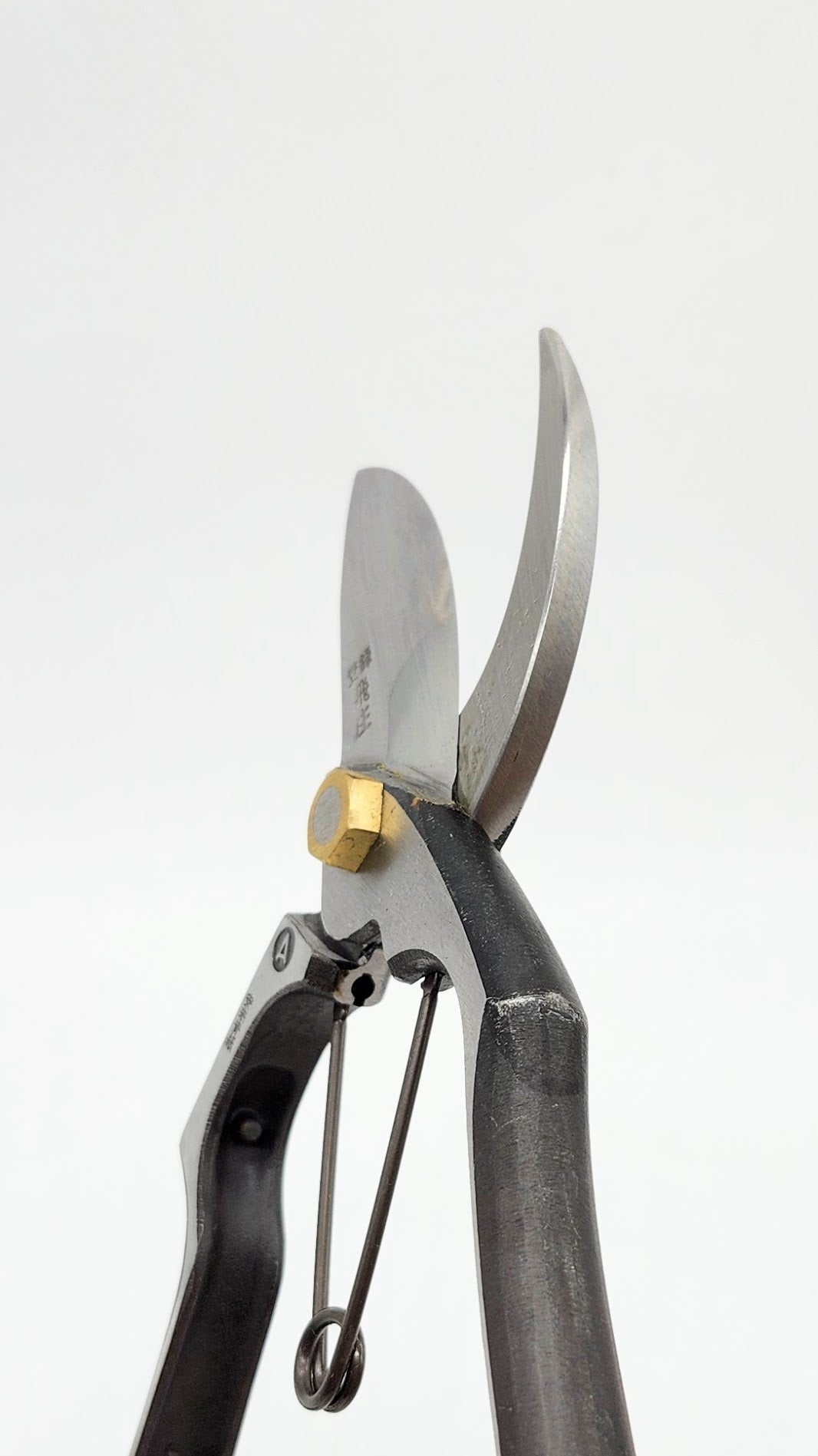 Tobisho Japanese hand crafted Secateur / Pruner.  Blue Paper Steel Type-A 200mm