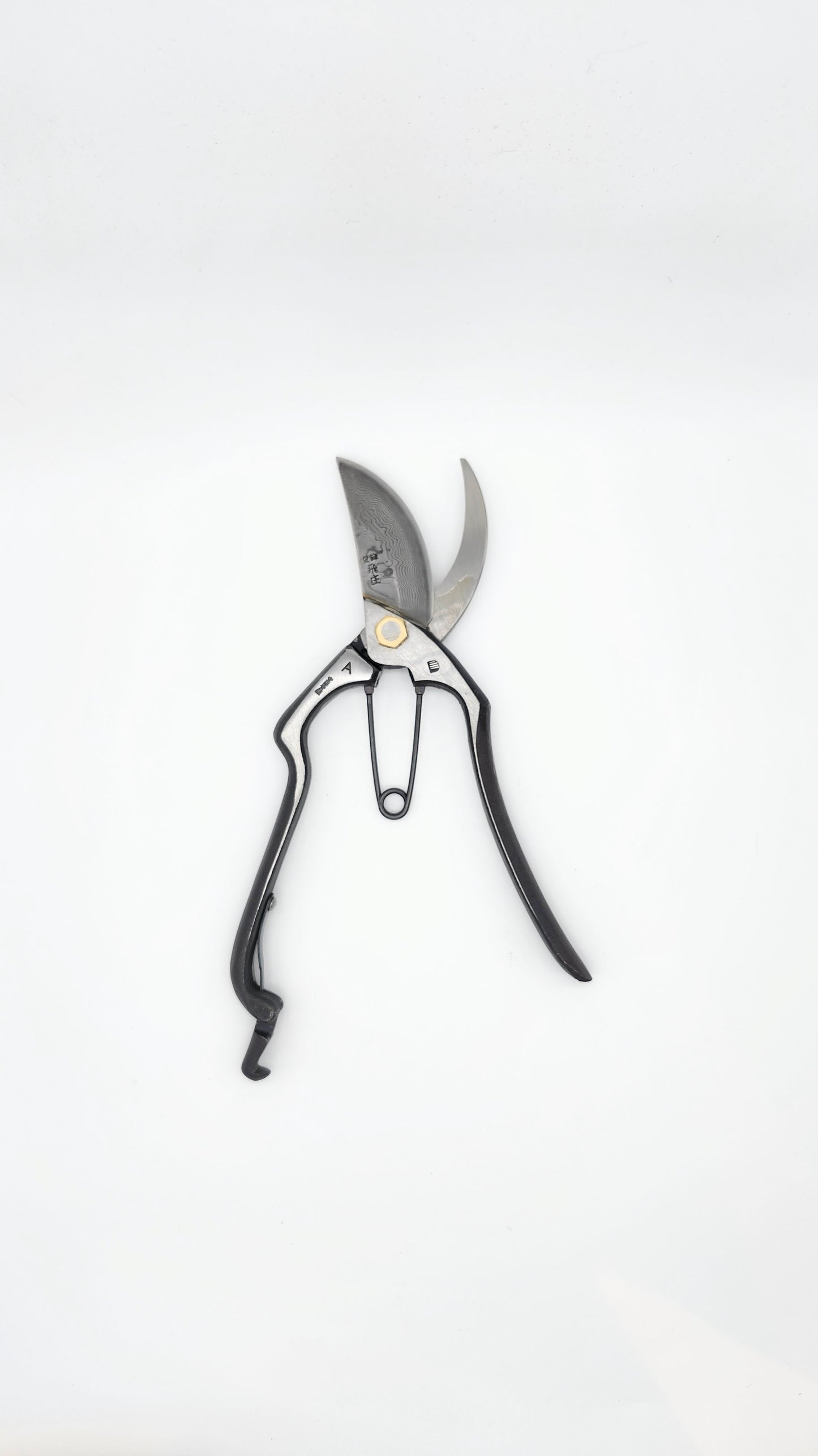 Tobisho Pruning Shears. Damascus steel construction with 16 layers of Yasuki Aogami Steel / blue paper steel.