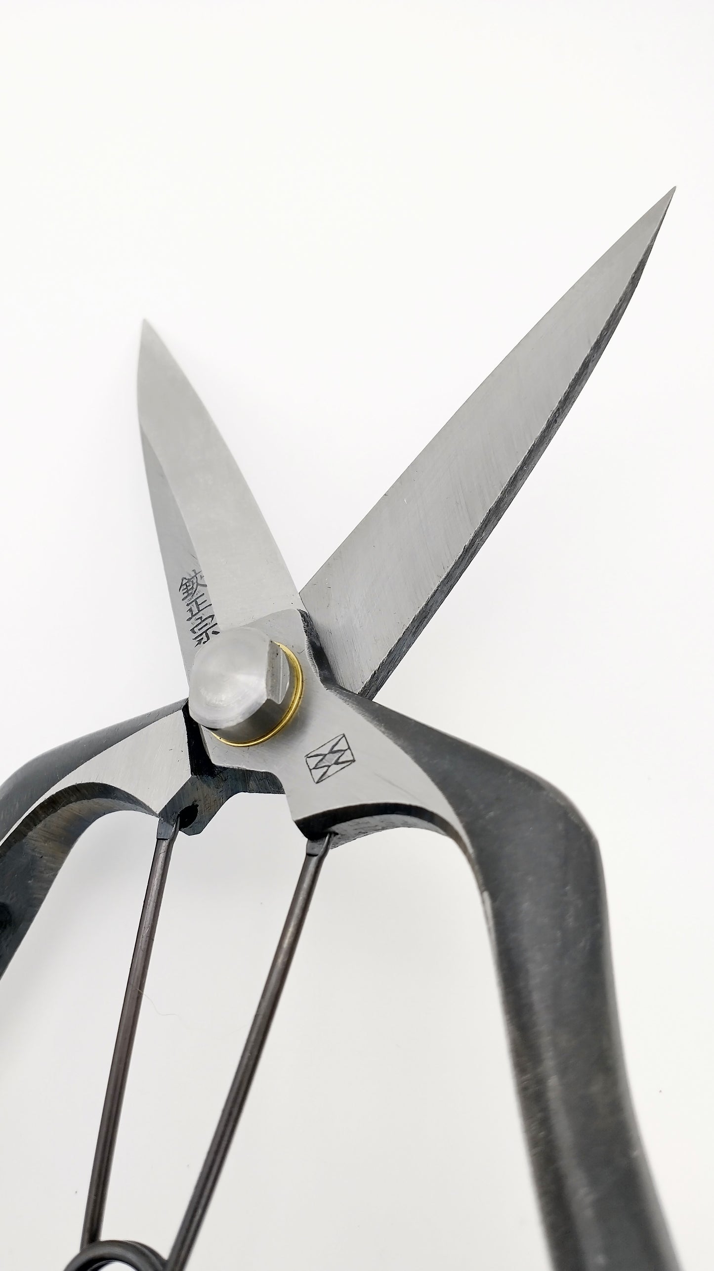 Masamune Japanese hand crafted Double Edged Bud Cutting Scissors 200mm. Secateur / Pruner.